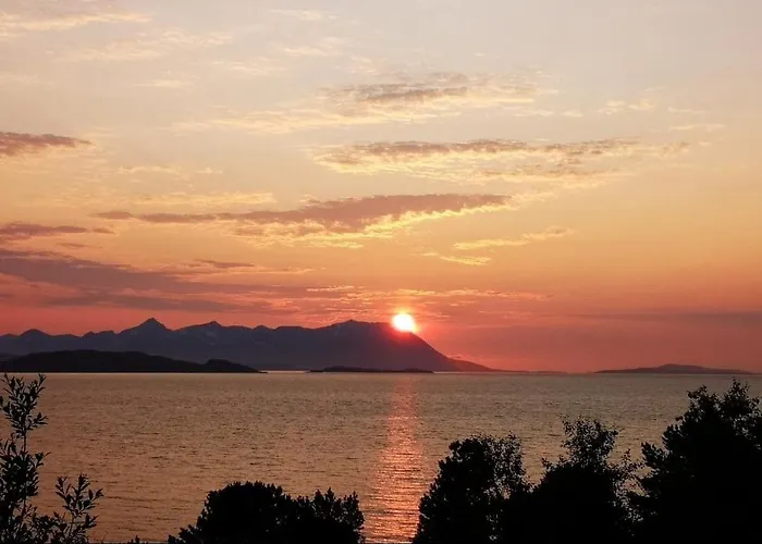 Modern House With Roof Terrace And Sea-view Tennevik